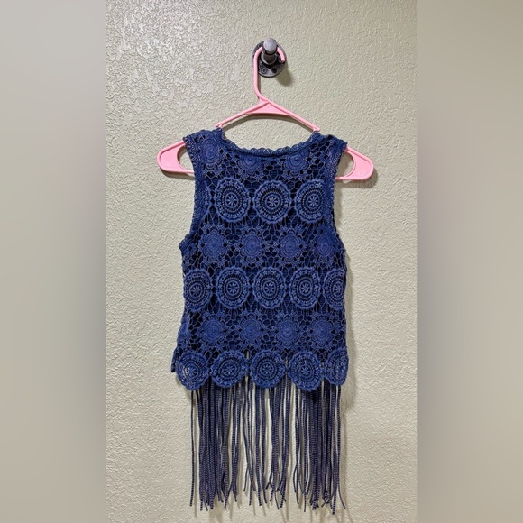 Gimmicks by BKE Navy Crochet Trim Top - Picture 3 of 4